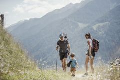 Wanderlust im Familienkreis (c) KOTTERSTEGER (Kronplatz Brand)