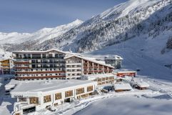 Winterliche Außenansicht Hotel Hochfirst (c) Alexander Maria Lohmann (Alpen-Wellness Resort Hochfirst)