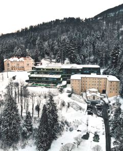 Winterliche Außenansicht (Rimske Terme)