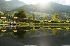 Wunderschöner See mit Bergblick in der Alpentherme (Bergparadies – Apartment &amp; Studio Hotel)