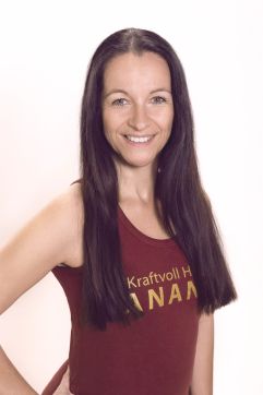 Yoga-Trainerin Eva Pöschl-Walter (Riverresort Donauschlinge)