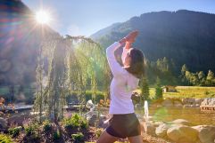 Yoga bei Sonnenschein (c) Michael Huber (Fontis luxury spa lodge)