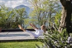 Yoga in der Natur (c) Rupert Mühlbacher (Hotel der Weinmesser)