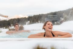 Zeit zu zweit im Panorama-Whirlpool (Tirler-Dolomites Living Hotel)