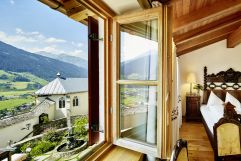 Zimmer mit Ausblick auf den Nationalpark Hohe Tauern (Schloss Hotel Mittersill)