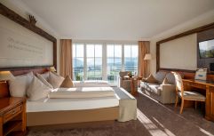 Zimmer mit Blick ins Grüne (Hotel Panorama Royal)