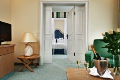 Zimmer Romantik Suite (c) Axel Kull &amp; Rainer Klostermeier (Hotel Maximilian)