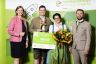 Auszeichnung mit dem Zukunftspanther (v.l.n.r. Frau Landesrätin Eibinger Miedl, Familie Muster und Geschäftsführer Energie Steiermark Vertrieb Landschützer) (Ratscher Landhaus)