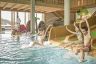 Badespaß auf der Wasserrutsche im Woody&#039;s (Mia Alpina . Zillertal Family Retreat)