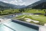 Beheizter Pool mit Blick über den Golfplatz und die Zillertaler Bergwelt (c) Jukka Pehkonen (Sportresidenz Zillertal)
