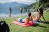Familie beim Entspannen am See (c) Giacomo Podetti (TVB Valsugana Lagorai)