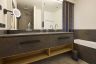 Modernes Badezimmer der Suite ©Simon Hausberger (Das Walchsee Aktivresort &amp; Refugium Das Walchsee Lakeside)