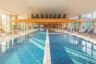 Swimming-Pool mit Relaxing Area (Greenfield Hotel &amp; Spa)