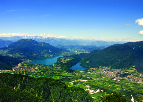Ausblick auf Lago di Caldonazzo (links) und Lago di Levico (rechts) (c) APT Valsugana (TVB Valsugana Lagorai)
