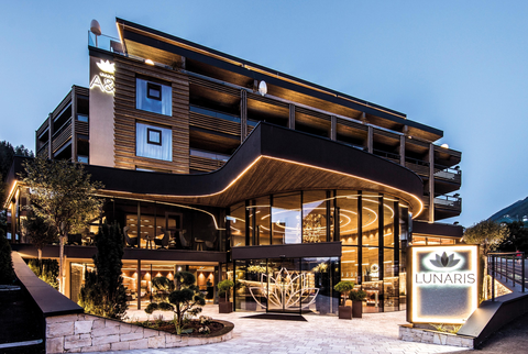 Außenansicht Wellnessresort (Wellnessresort AMONTI &amp; LUNARIS)