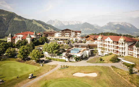Außenaufnahme Peternhof im Sommer (c) Hannes Niederkofler (Hotel Peternhof).jpg