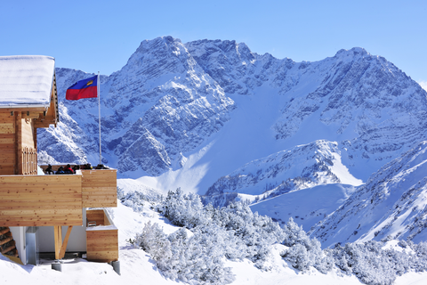 Bergrestaurant Sareis mit traumhaftem Bergpanorama  (Liechtenstein Marketing)