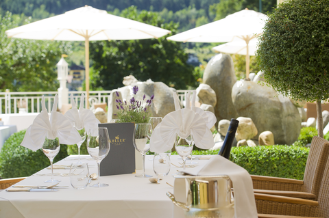 Dinner auf der schönen Terrasse (KOLLERs Hotel)