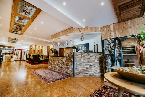 Eingangsbereich des Hotels (Vitalhotel Gosau)