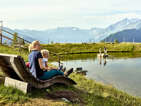 Entspannen am Speicherteich (c) MAYA Inspiranto (Tourismusverband Rauris)