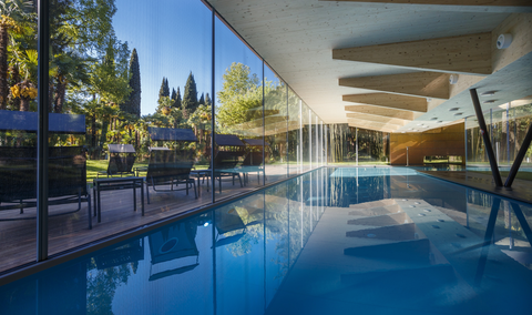 Entspannung am Cristallo Pool (Du Lac et Du Parc Grand Resort)