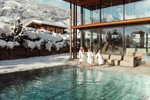 Entspannung am Pool (Mia Alpina . Zillertal Family Retreat)