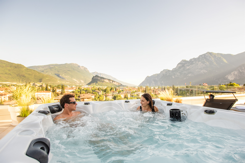 Entspannung im Whirlpool (Hoody active &amp; happiness hotel)