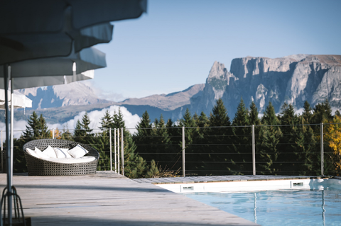 Entspannung pur im Panoramapool (c) Marika Unterladstätter (Hotel Tann)