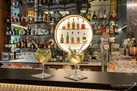Erfrischende Drinks an der Bar genießen (c) moving pictures (KOLLERs Hotel)