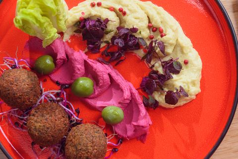 Farbenfroher Hummus mit Falafel (c) Marktl Photography (Hotel Blü)