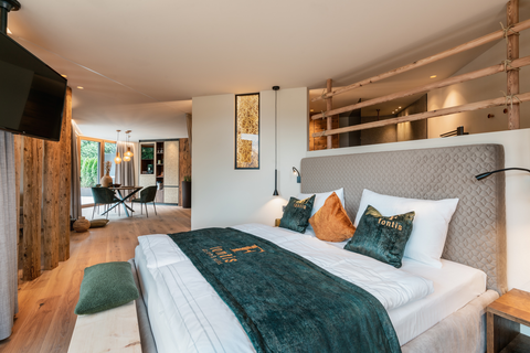 Harmonische Raumgestaltung im neuen Fontis eco farm &amp; suites (c) Daniel Demichiel (Fontis luxury spa lodge)