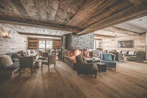 Herzliche Wärme in der Kaminbar (Gorfion Familotel Liechtenstein)