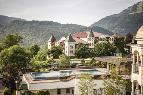 Hotel Peternhof mit Infinitypool (c) Hannes Niederkofler (Hotel Peternhof)