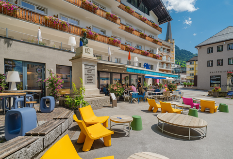 Hoteleingang im Sommer (Hotel Blü Gastein)