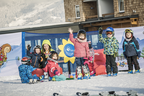 Kindergruppe beim Skikurs (c) Jan Hanser mood photography (alpina zillertal)