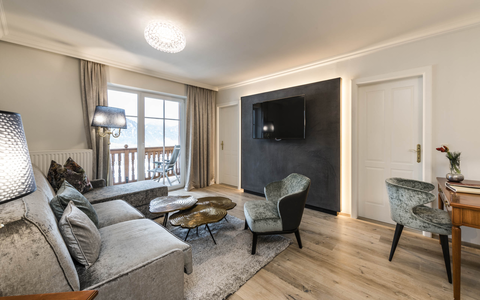 Moderner Wohnraum Familiensuite Kaiserschlössl (c) Hannes Niederkofler (Peternhof)