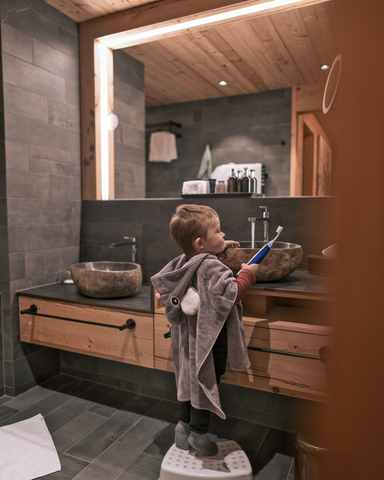 Modernes Badezimmer (c) Mrs. und Mr. Fox (Gorfion Familotel Liechtenstein)