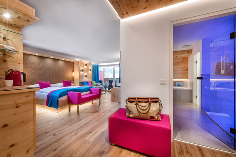 Modernes Hotelzimmer (IMPULS HOTEL TIROL)