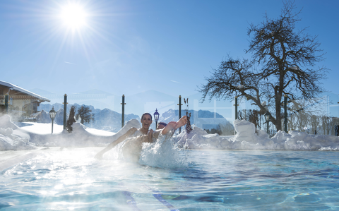 Outdoor-Pool im Winter (c) Hubert Bernard (Peternhof)