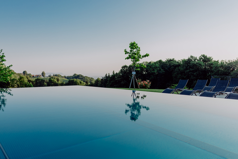 Pool mit herrlichem Ausblick (c) Karin Bergmann (Ratscher Landhaus)