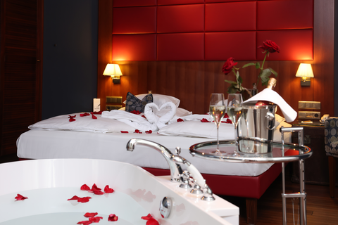 Romantische Atmosphäre im Schlafzimmer der Admiral Suite (c) KatharinaSchiffl (Hotel KAISERHOF Wien)