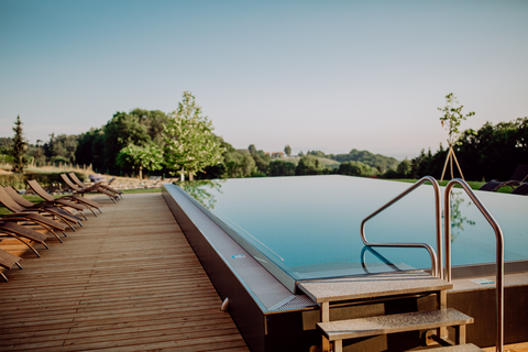 Traumhafter Infinitypool (c) Karin Bergmann (Ratscher Landhaus)