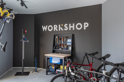 Videoüberwachtes Lager mit Werkstatt und E-Bike-Ladestation (Hoody active &amp; happiness hotel)