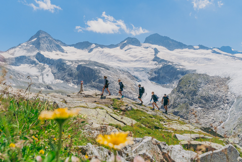 Wandergruppe im sommerlichen Obersulzbachtal (Wildkogel Arena Neukirchen &amp; Bramberg)
