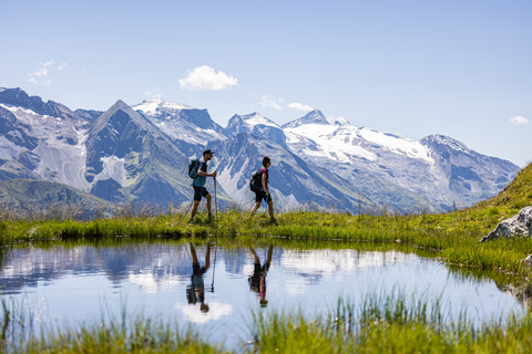 Wandern am Bergsee (c) Johannes Sautner (TVB Tux-Finkenberg)