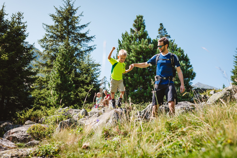 Wandern mit der Familie im Sommer (Tourismusverband Krimml)
