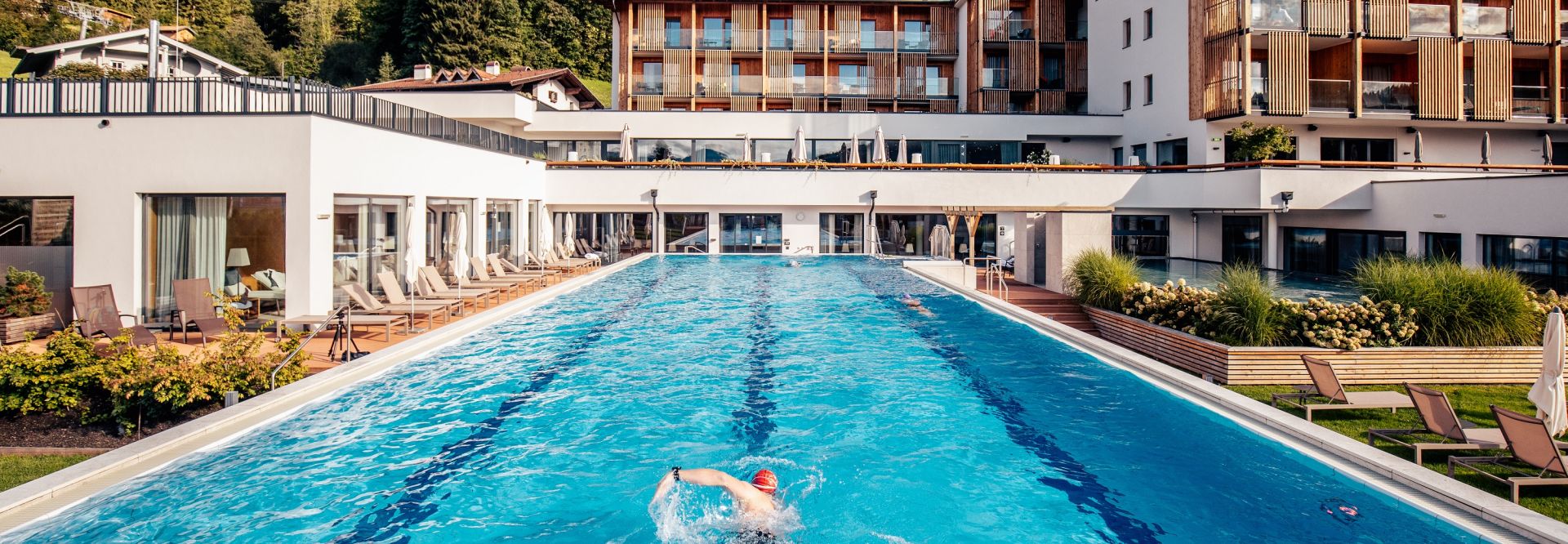 Bahnen schwimmen im hoteleigenen Pool (c) Daniel Waschnig  (Das Hohe Save Sportresort)