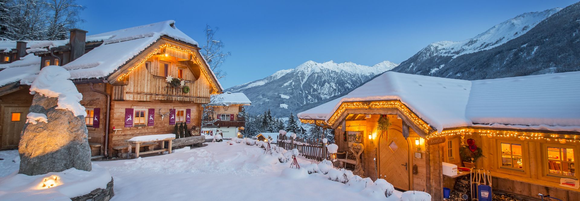 Gemütliche Atmosphäre inmitten der weihnachtlichen Chalets (c) Franz Reifmüller (Naturdorf Oberkühnreit)