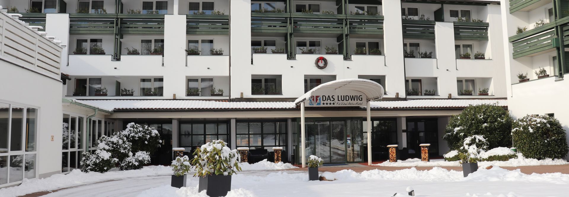 Hotel umgeben von Schnee (Hotel Das Ludwig)