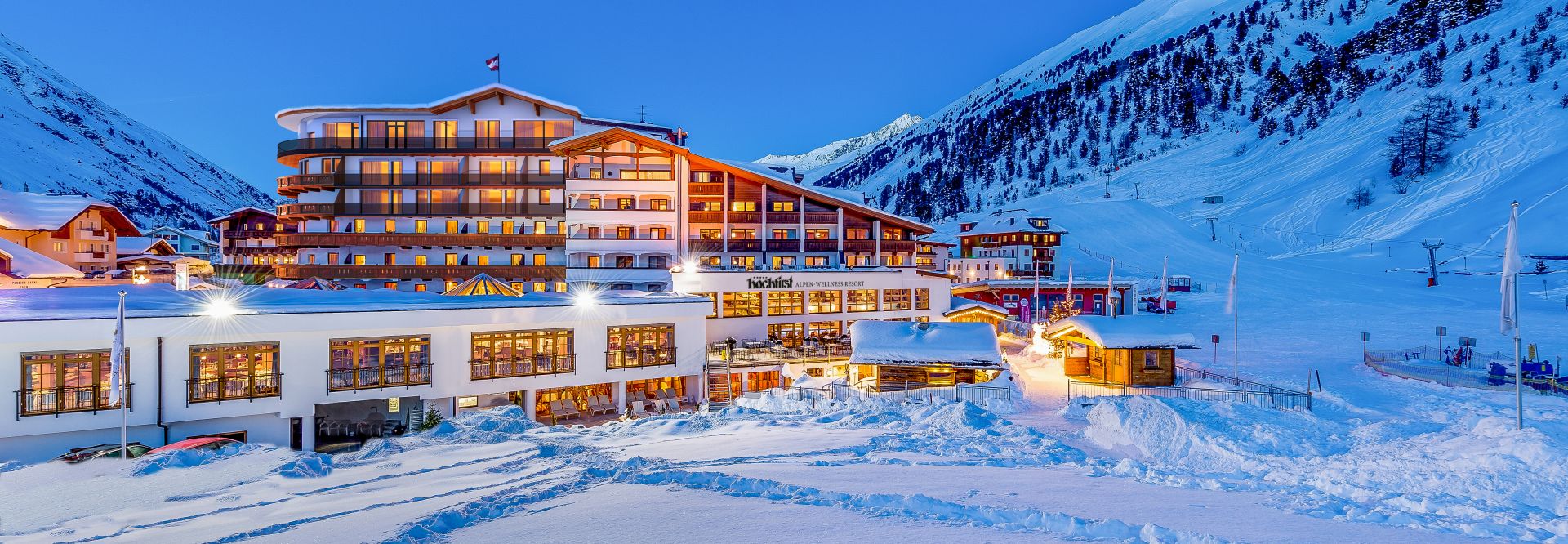 Winterliche Außenansicht bei Nacht Hotel Hochfirst (Hochfirst)